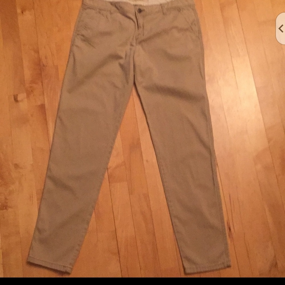 🌸 Hollister size 29L khaki🌸
